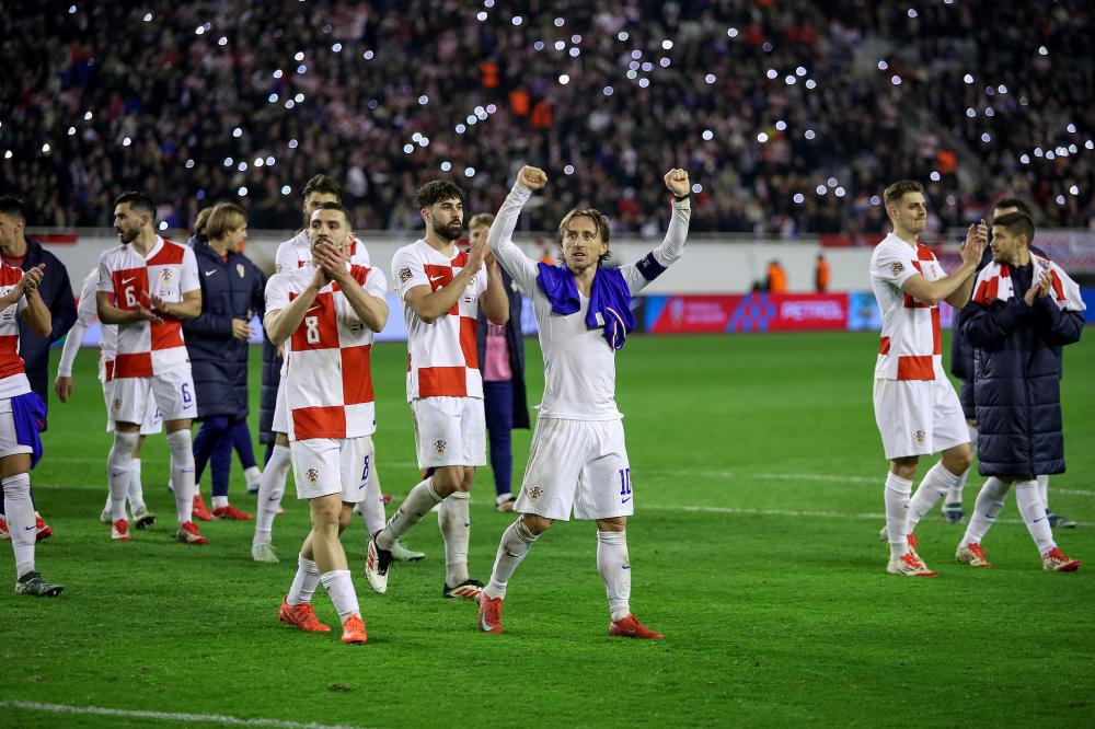 更是中国足 更是中国足